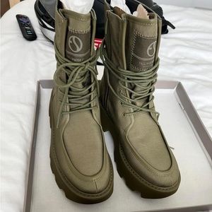 Army green Franco Sarto Womens boot Size 7.5 truer to a size 7 Brand new